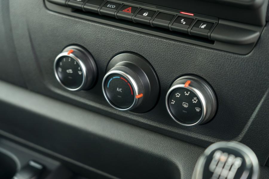 Детали интерьера Vauxhall Movano Van 2019 года  (фото 8 из 38)